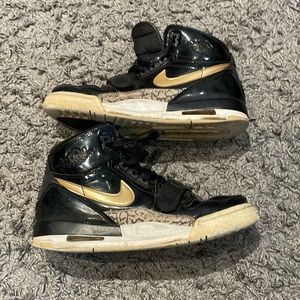 Jordan Kids High-Top Sneakers in Black and Gold
